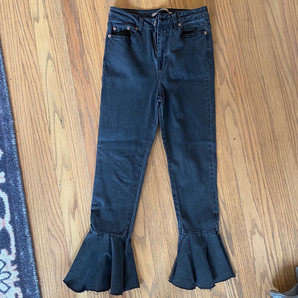 Black ankle jeans with flare.